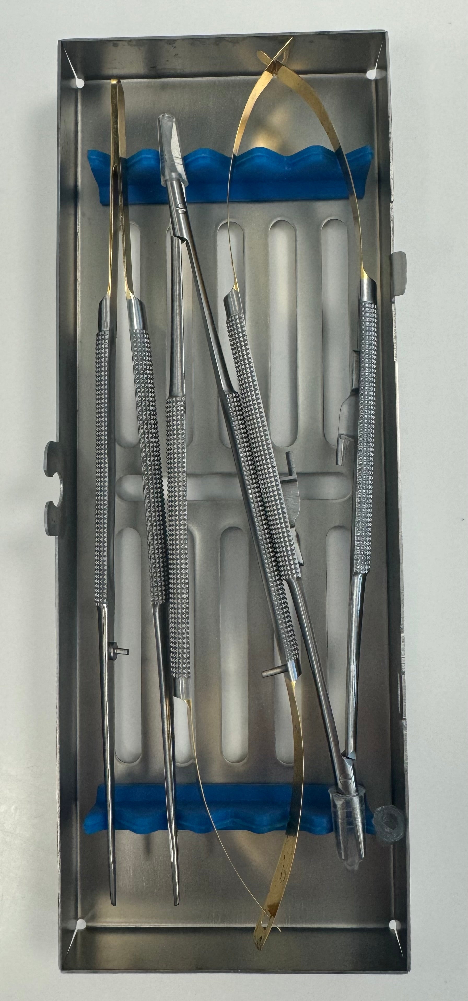Suturing kit with cassette