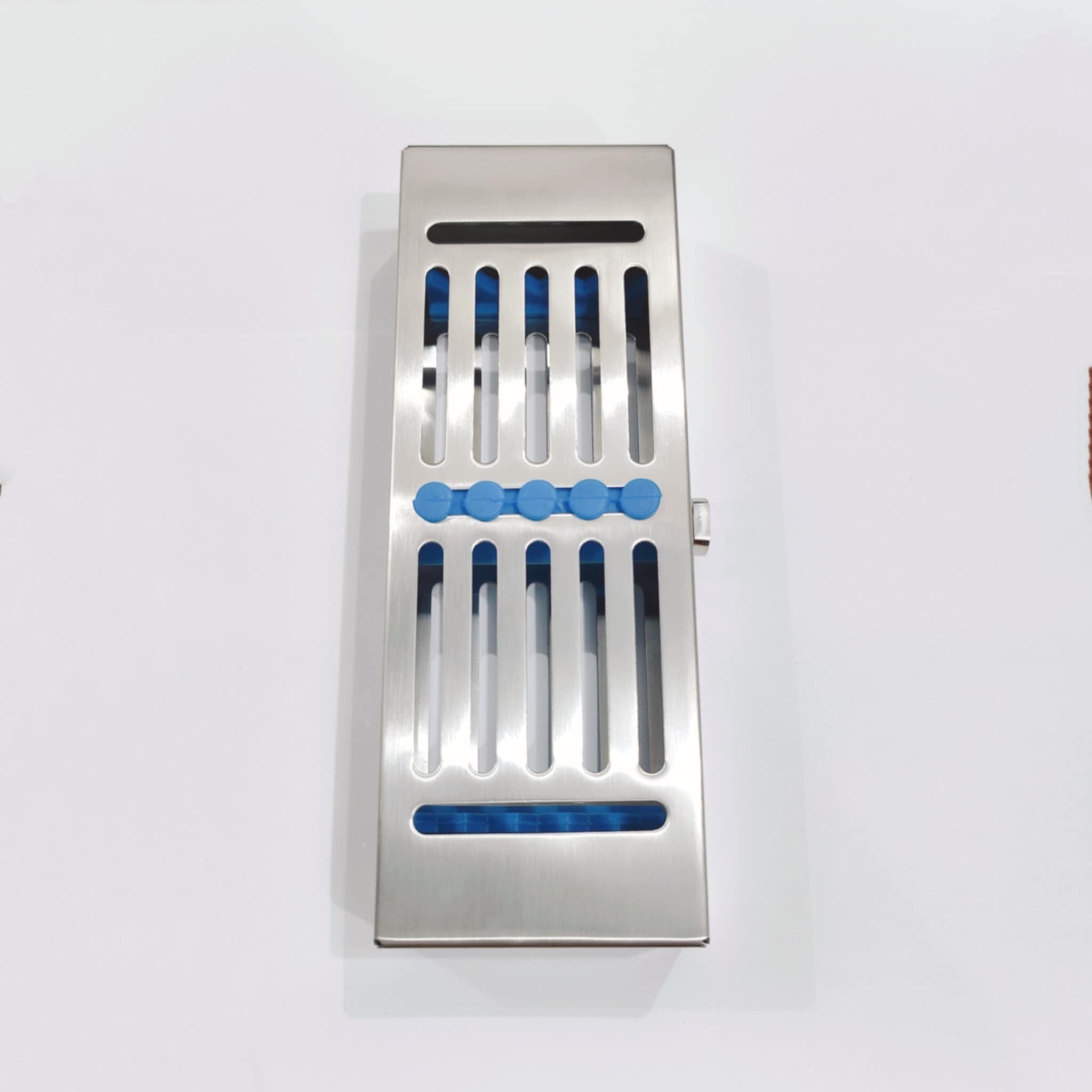 Suturing kit with cassette
